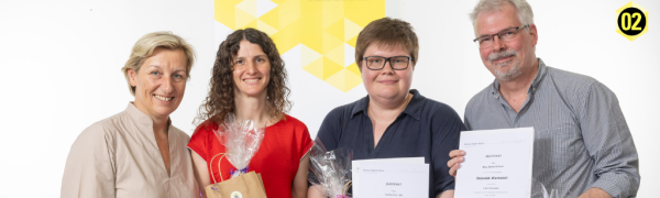 Rektorin Kristina Edlinger-Ploder mit den Absolvent*innen Ivanka Cujic, Stefan Schwar und Anna Waldner