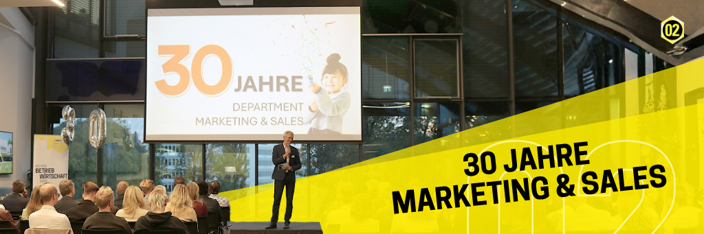 Publikum vor der Bühne bei der 30-Jahre-Feier