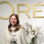 Katharina vor L'Oréal Logo