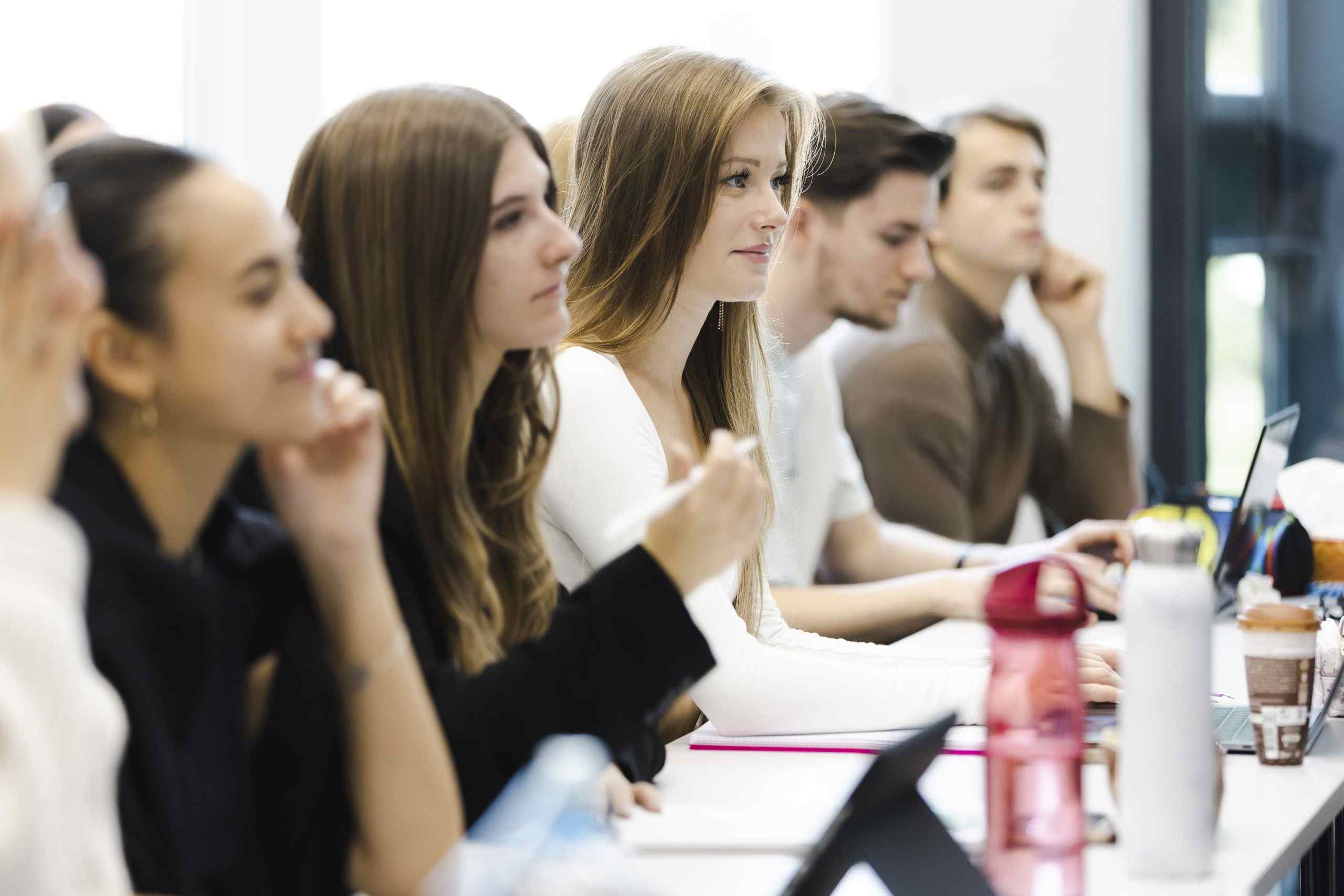 Studierende in einer Vorlesung