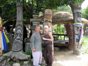 Liesa Grasch mit Einheimischem in Korea