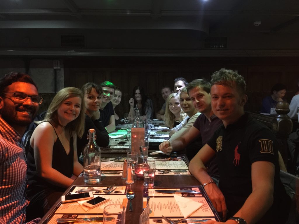 Gemeinsames Abendessen in Dublin