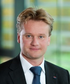 Porträtfoto von George Knill