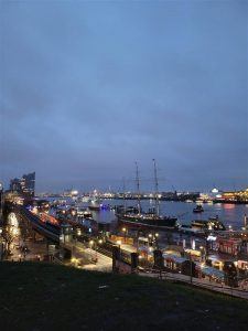 Hamburger Hafen bei Nacht