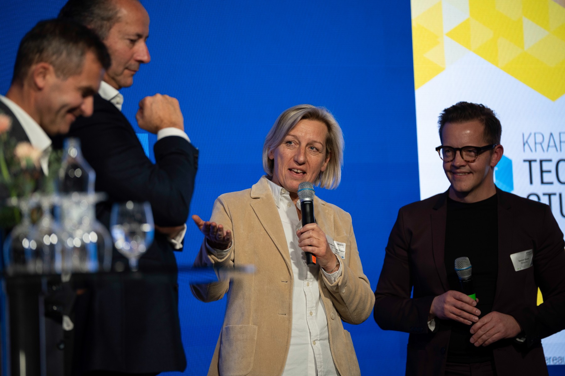 15 Jahre Kraft das Murtal Versammlung Kristina Edlinger Ploder am Podium