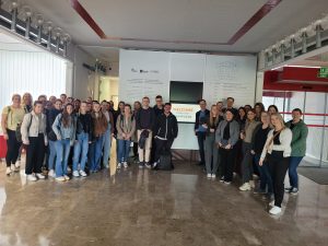 Gruppe von Studierenden zu Besuch an der Universität in Ljubljana