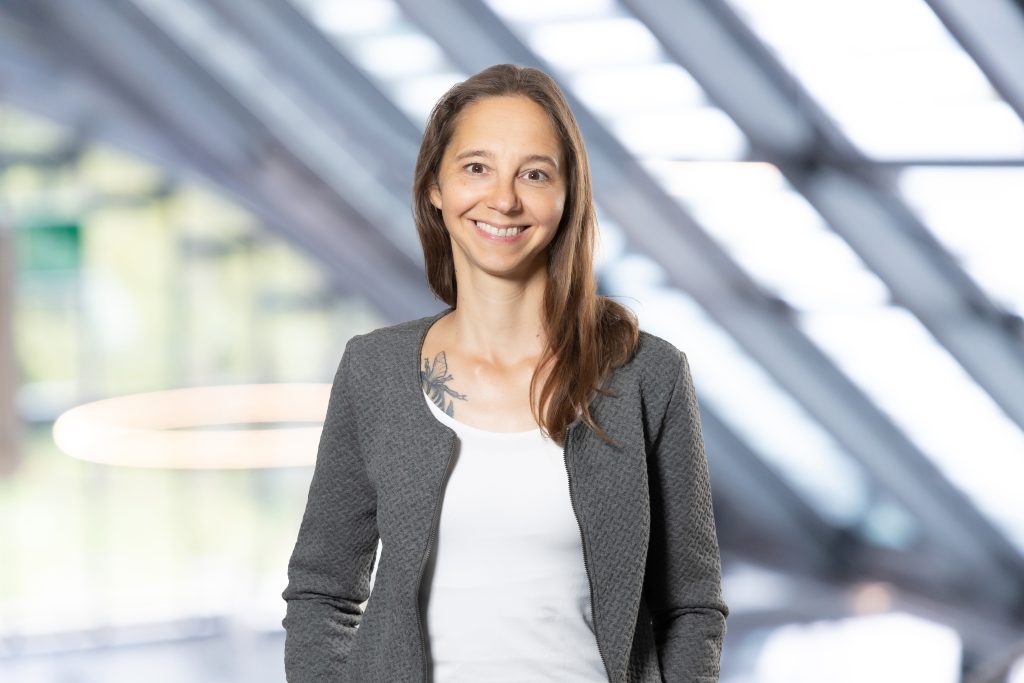 Porträtfoto von Angelika Riedl