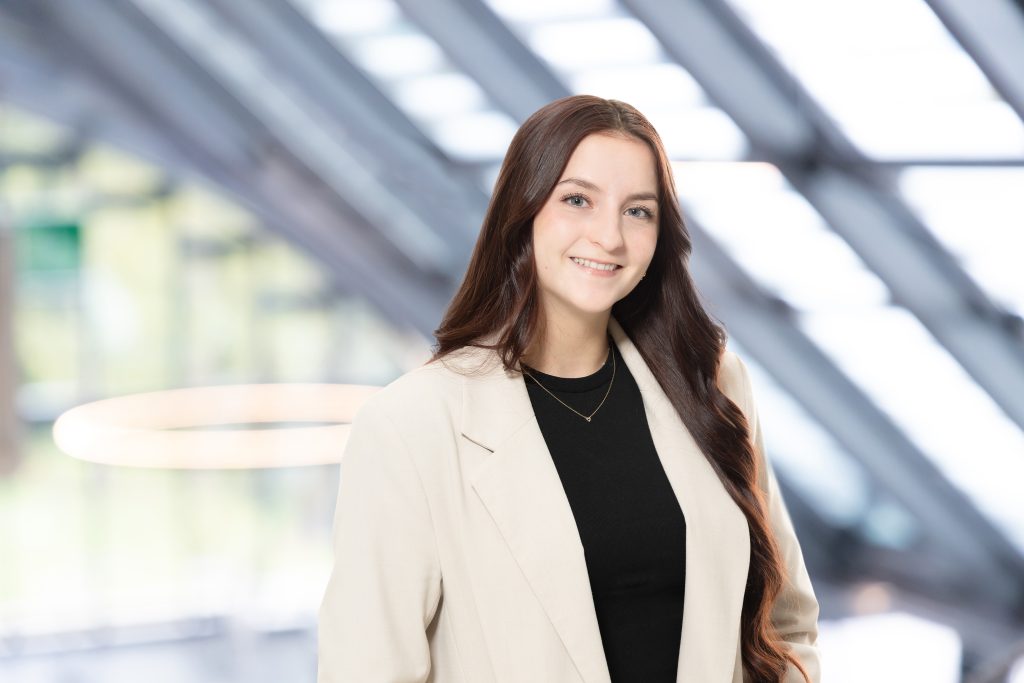 Porträtfoto von Sarah Schober