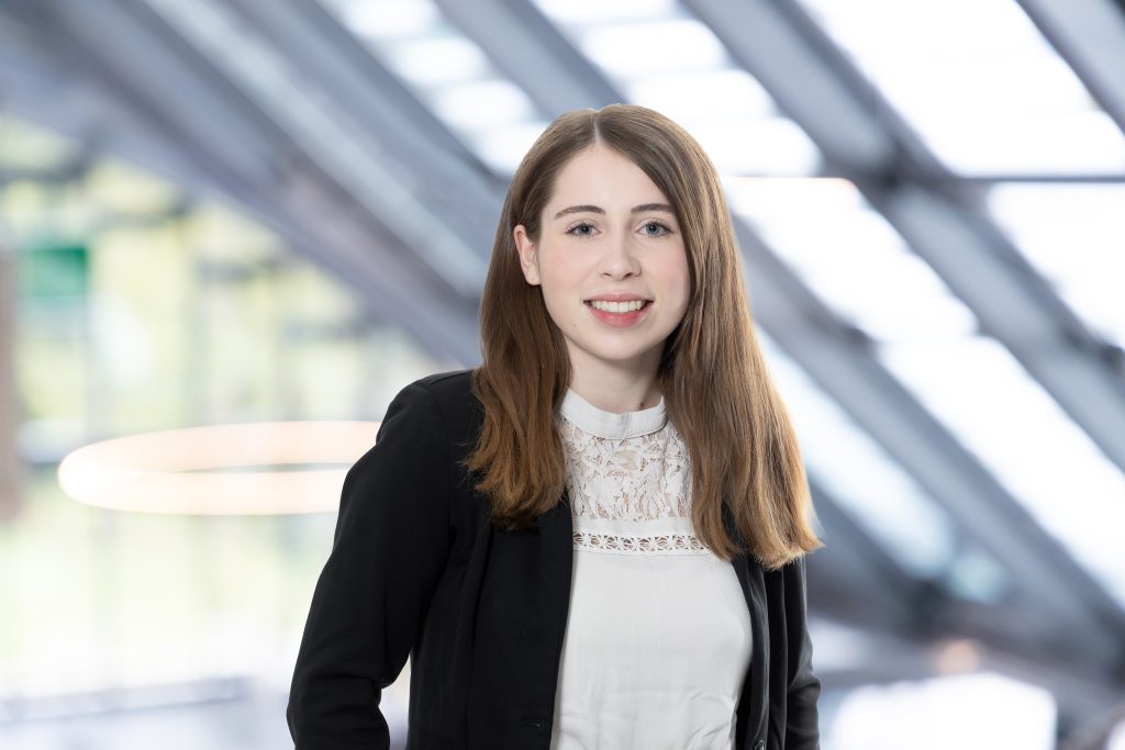 Porträtfoto Tanja Hütter