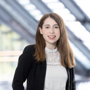 Porträtfoto Tanja Hütter