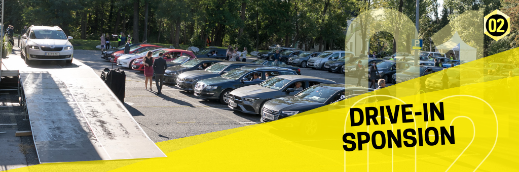 Autos am Parkplatz der FH CAMPUS 02