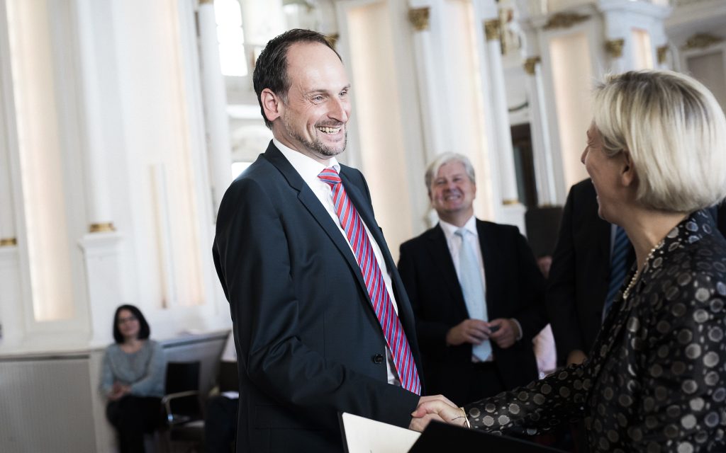 Kristina Edlinger Ploder gratuliert René Peter Thaller