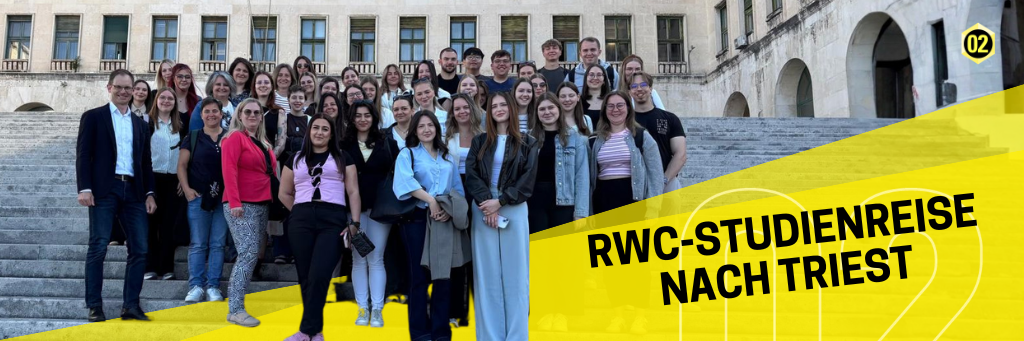 Gruppenfoto von Studierenden und Lehrenden in Triest